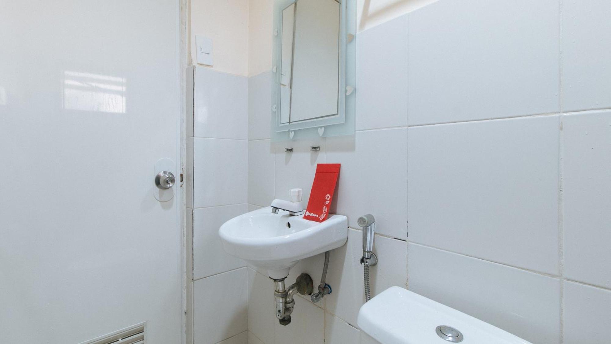 Reddoorz At V-Cat Apartelle Sampaloc Manila Zewnętrze zdjęcie