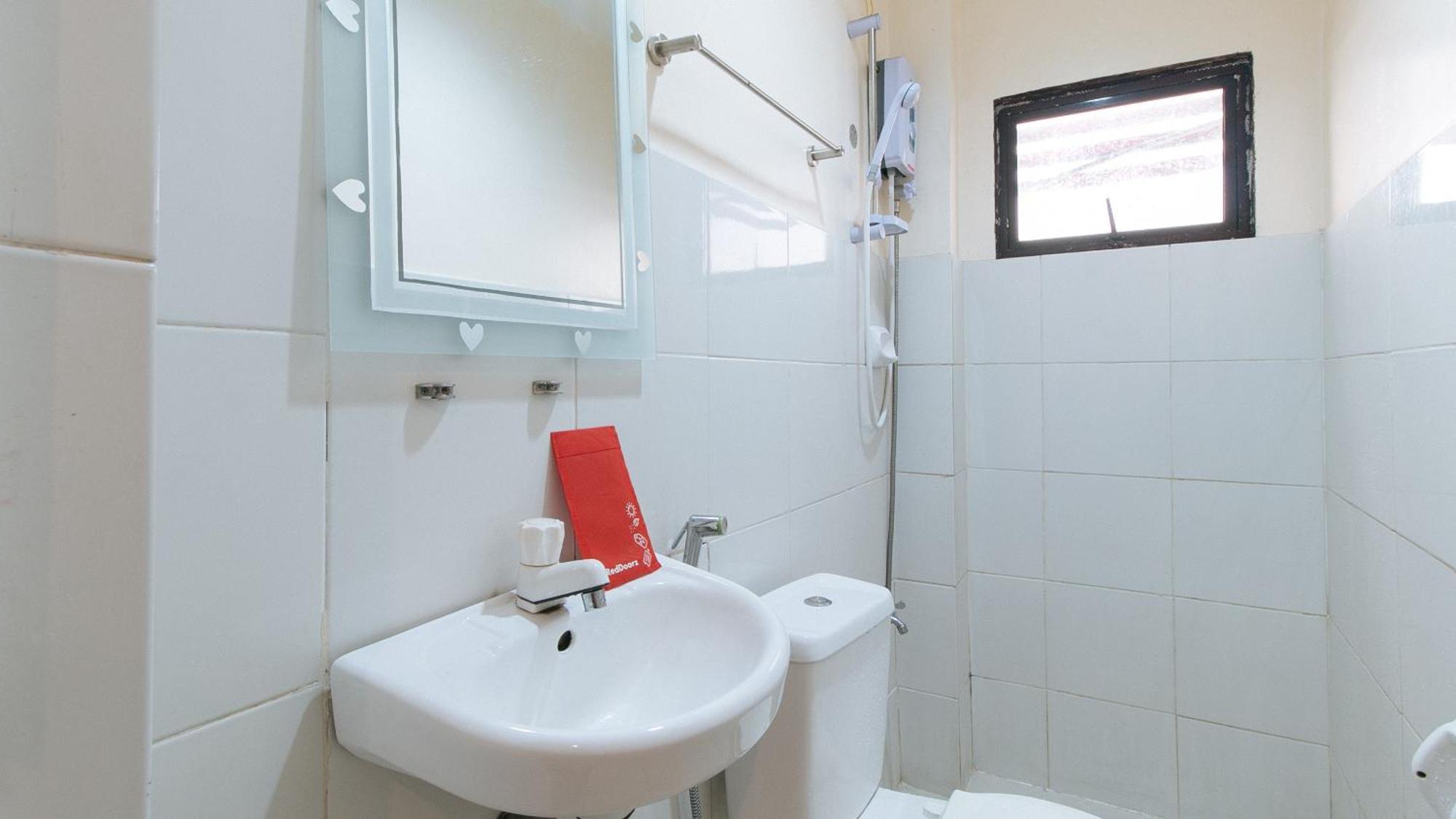 Reddoorz At V-Cat Apartelle Sampaloc Manila Zewnętrze zdjęcie