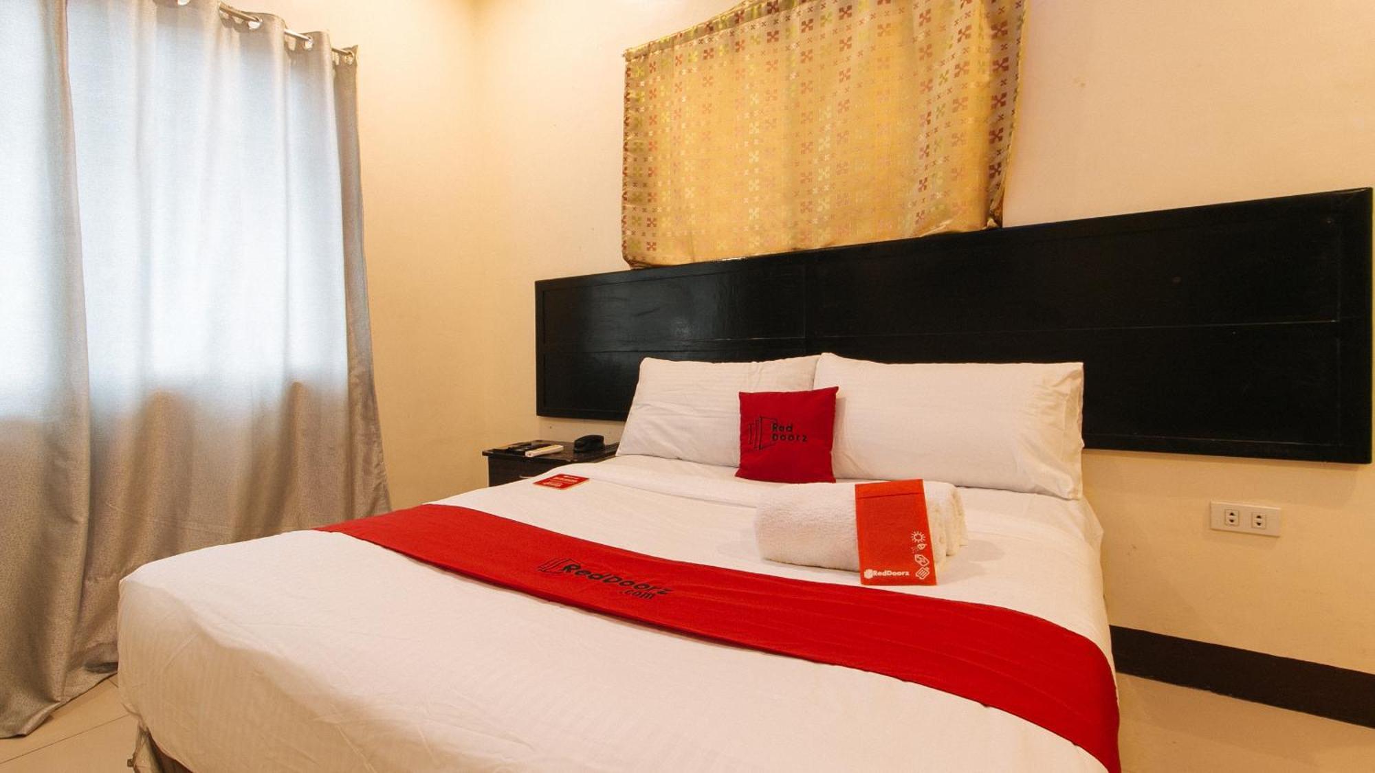 Reddoorz At V-Cat Apartelle Sampaloc Manila Zewnętrze zdjęcie